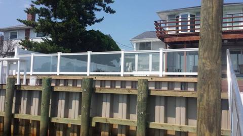 Modern Landscape with clear glass railing panels