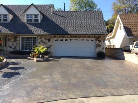 Tropical Garage with large white garage door