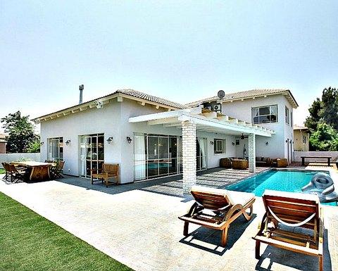 Transitional Pool with wood chez lounge chair with cushion