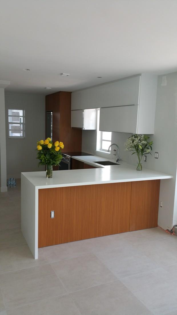 Contemporary Kitchen in Hialeah  peninsula, bamboo 