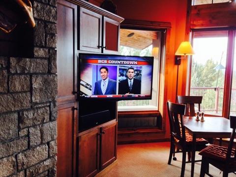 Transitional Dining Room with recessed panel cabinet doors