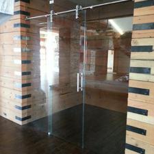 Modern Wine Cellar with clear glass door