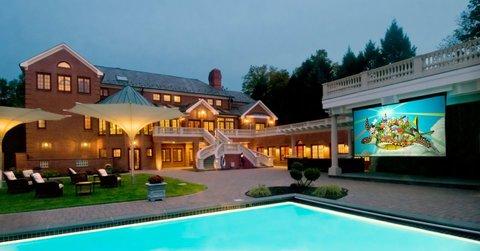Casual / Comfortable Pool with outdoor furniture