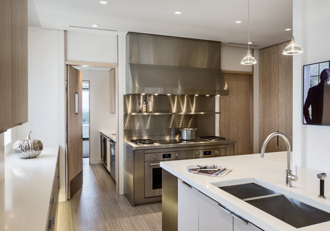 Modern Kitchen with stainless steel dual fuel kitchen range