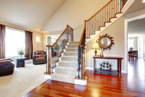 Traditional Entry with sun framed accent mirror