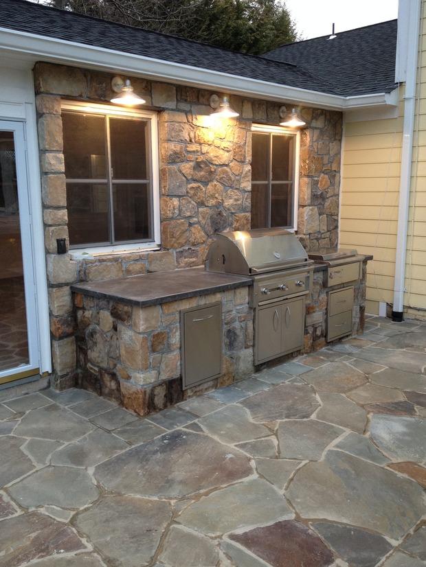 Contemporary Outdoor Kitchen in Brunswick white trim, yellow panel