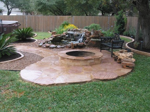 Transitional Landscape with low concrete block raised bed