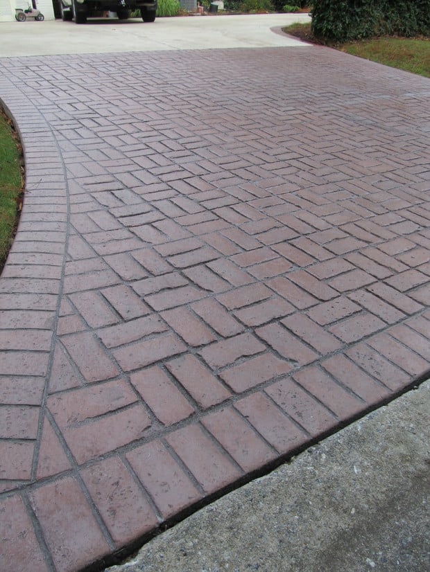 Traditional Driveway in Columbus soldier course brick border pattern