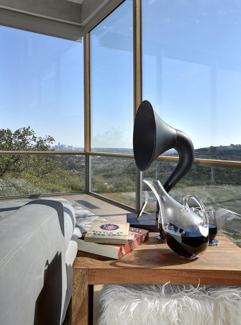 Contemporary Sunroom with gramaphone for iphone