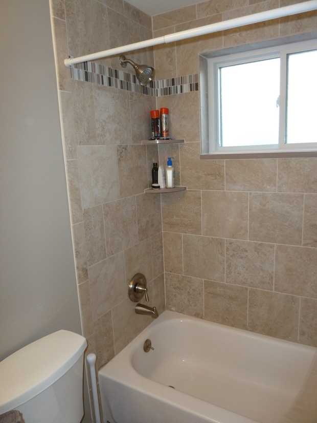 Traditional Bathroom In Lakeland Gray Painted Walls Tile Shower