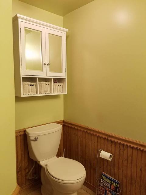 Casual / Comfortable Bathroom with mirrored storage cabinet