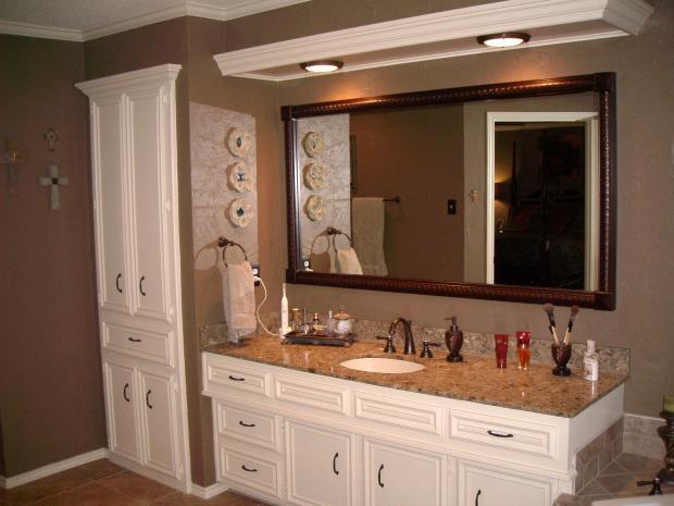 Traditional Master Bathroom with brown tile flooring