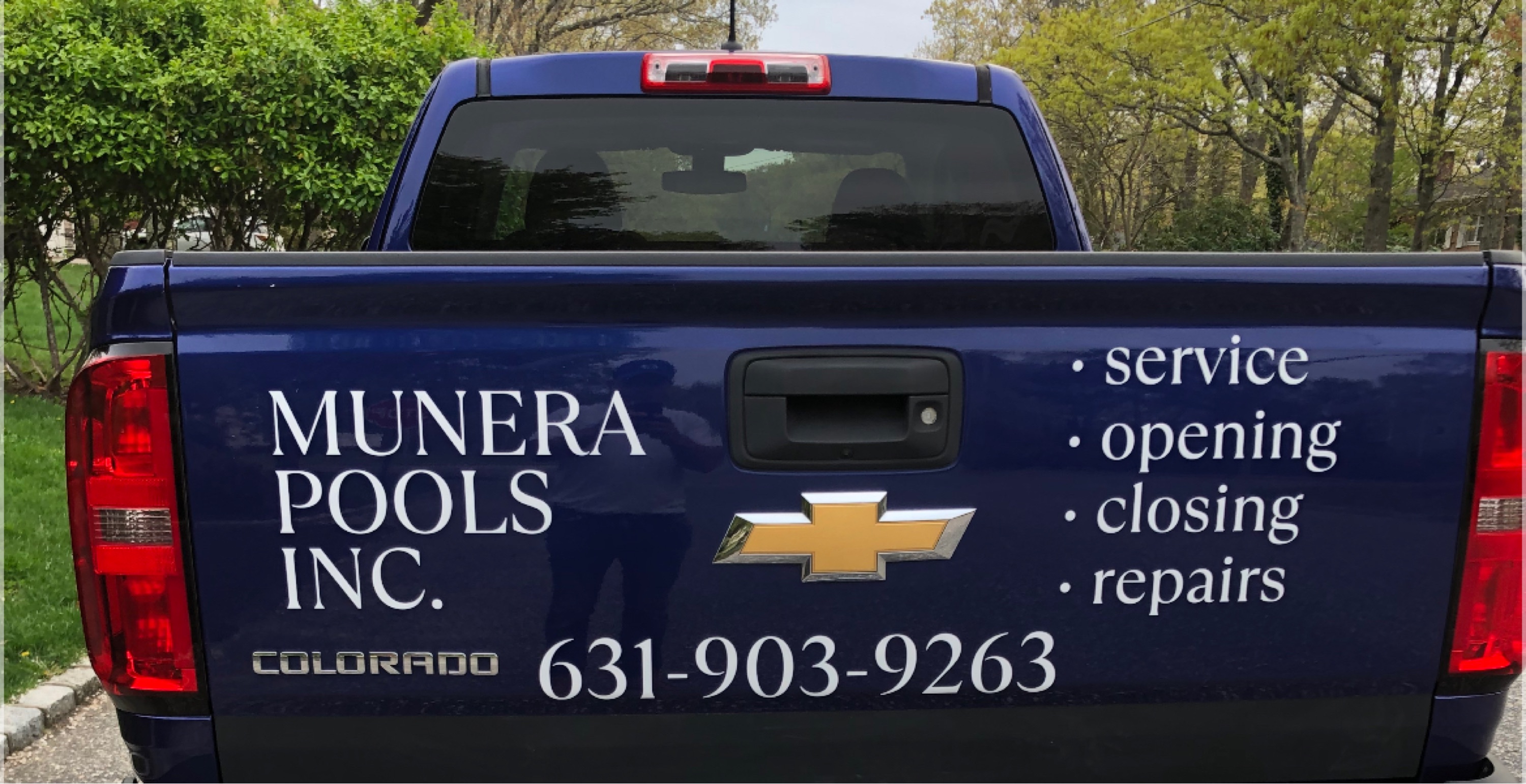 Munera Pools, Inc. Logo