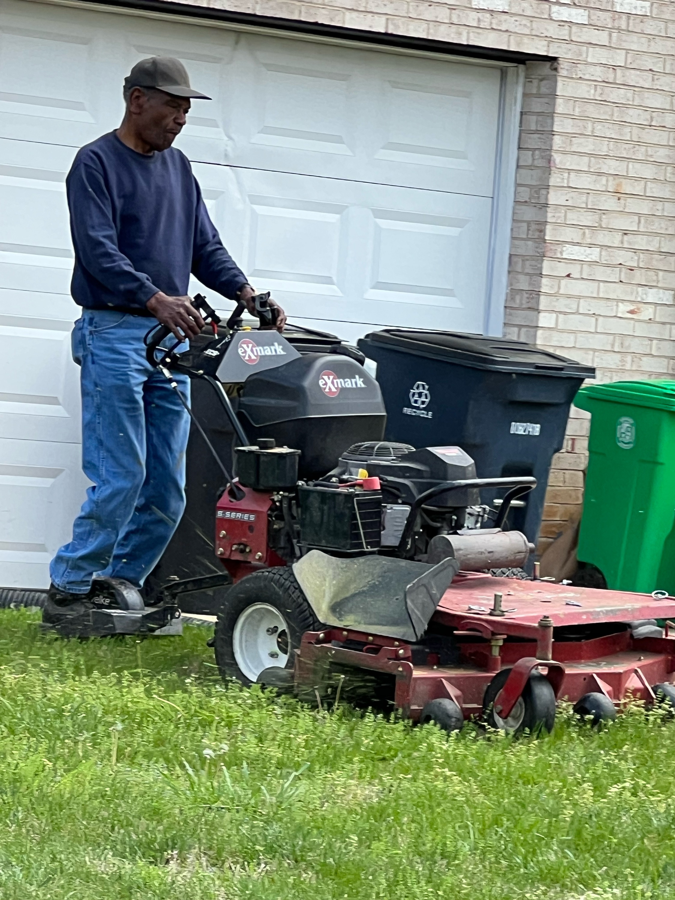 Lip's Persnickety Lawn Service, LLC Logo