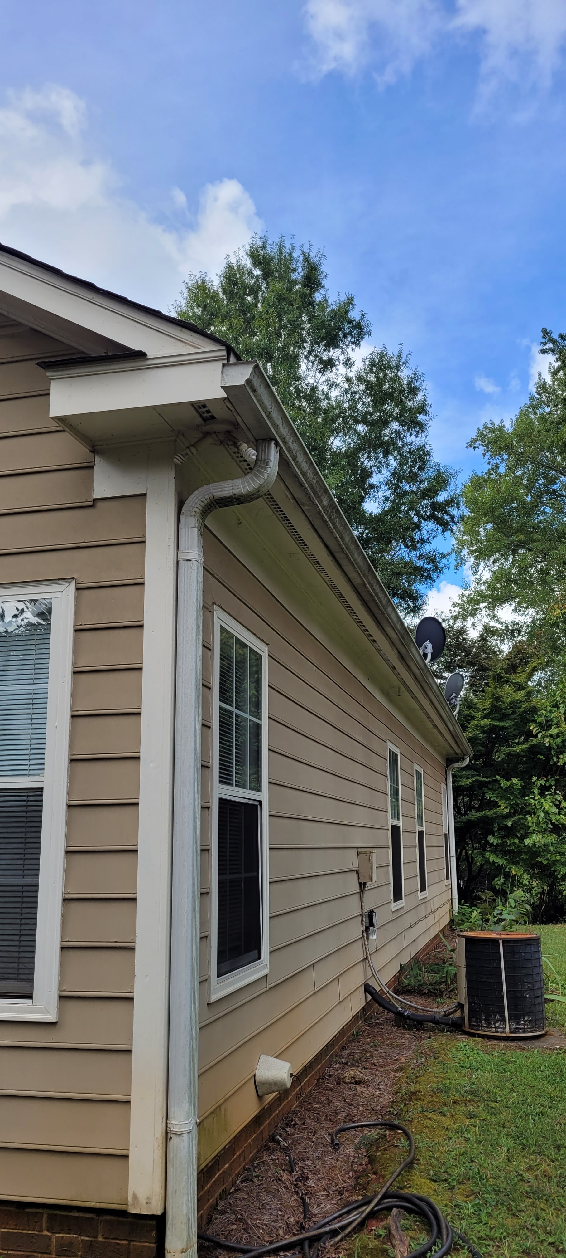 World Class Seamless Gutters Logo