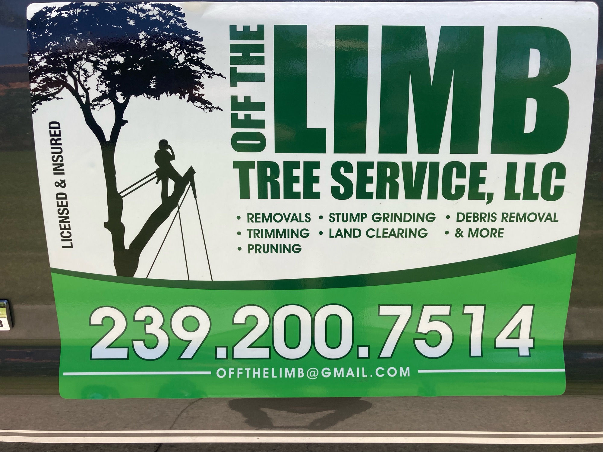 Off The Limb Tree & Landscape Logo