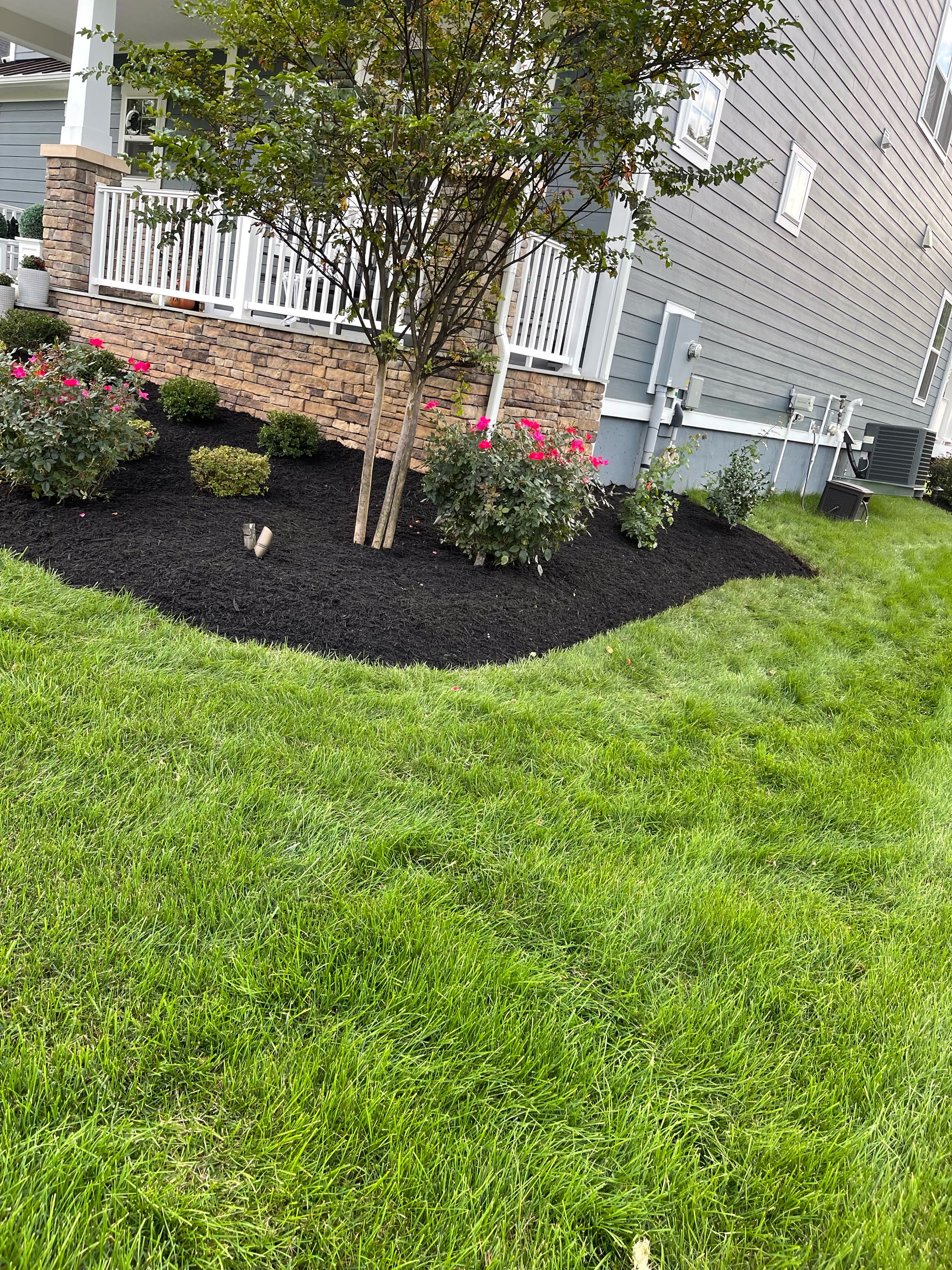 Crestview Landscaping, LLC Logo