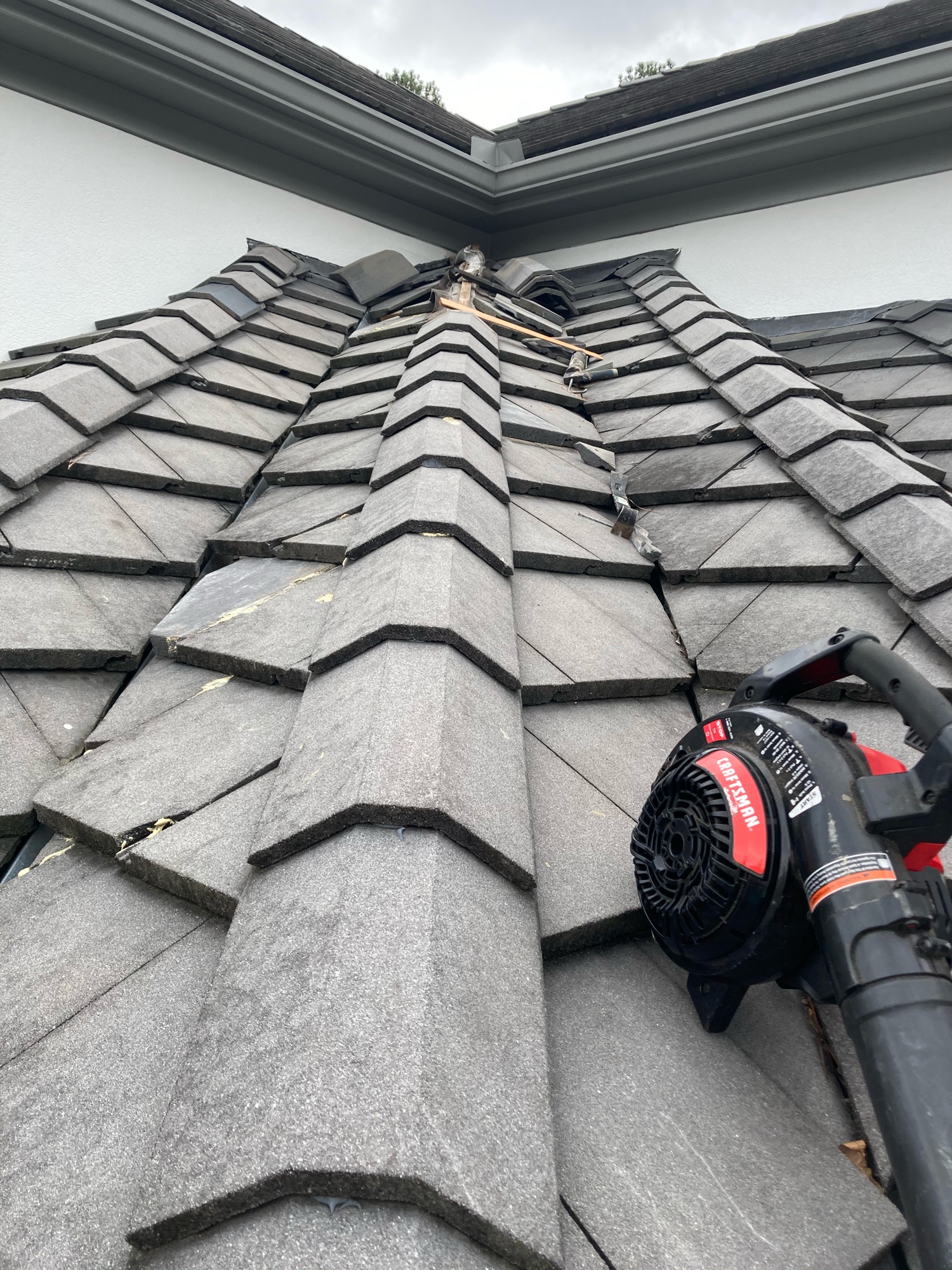 G&G Roofing and Painting Logo