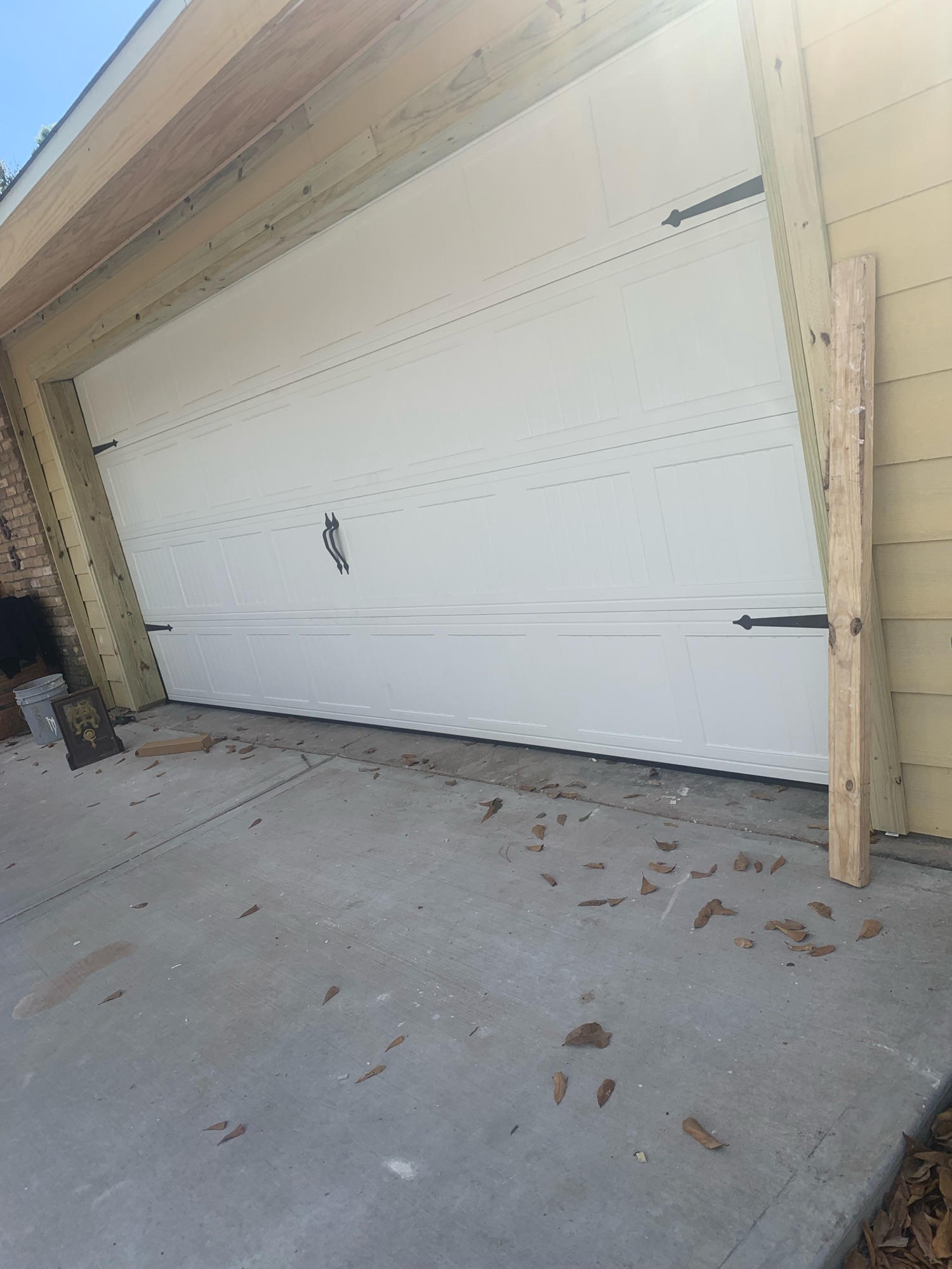 Carlos' Garage Door Installs & Repairs Logo