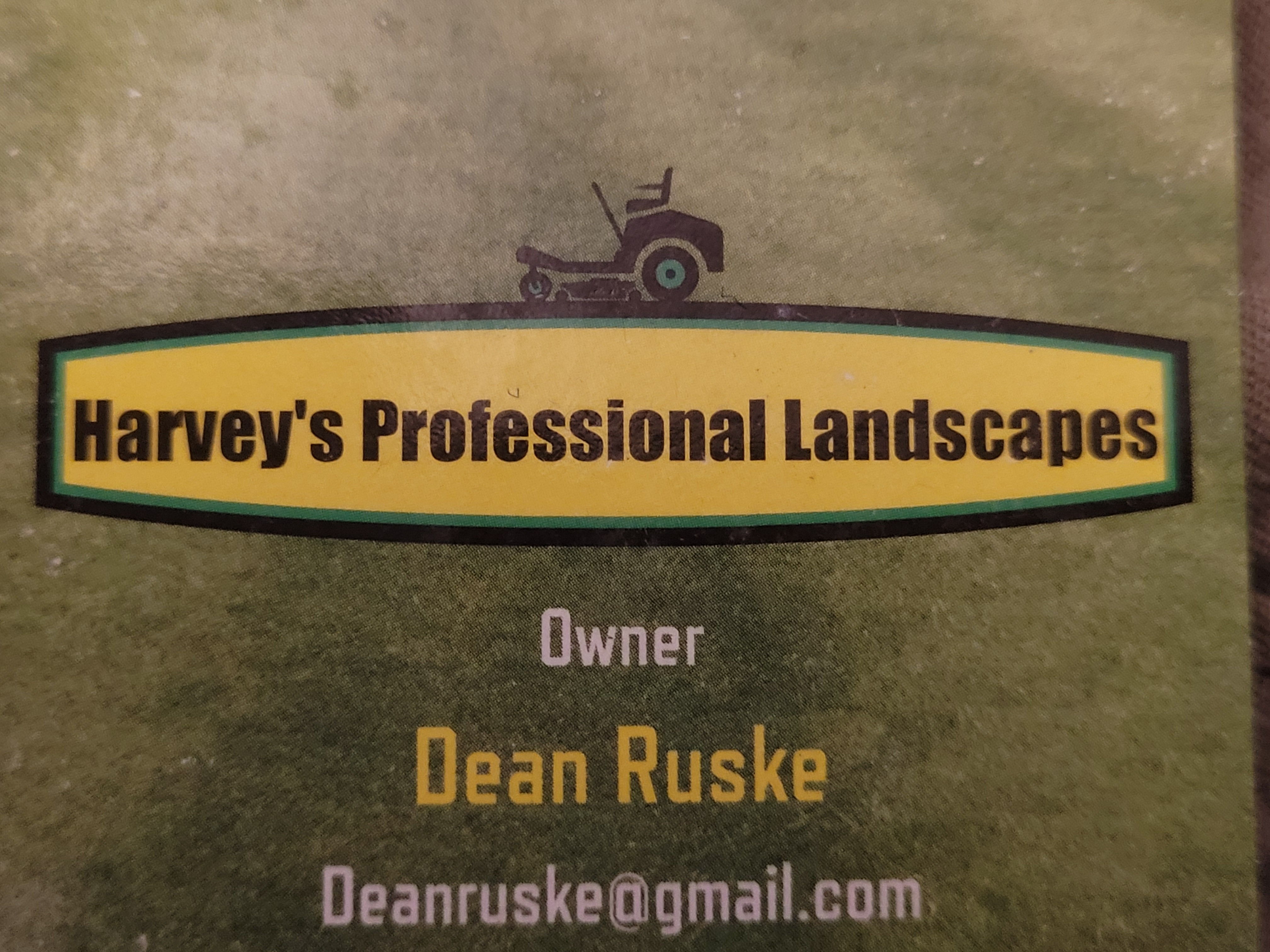 Harvey's Professional Landscapes Logo