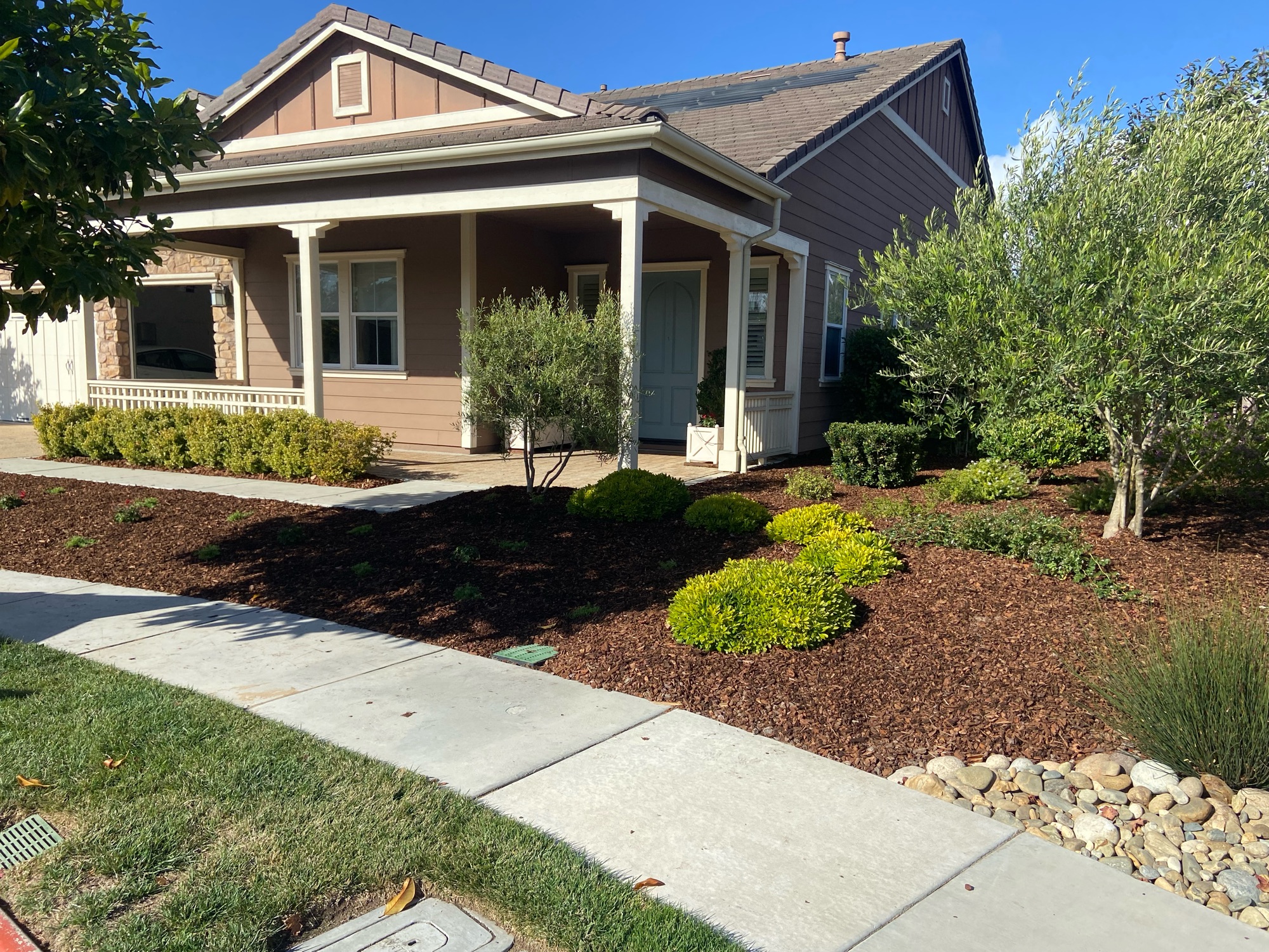 Rosa's Landscaping Logo