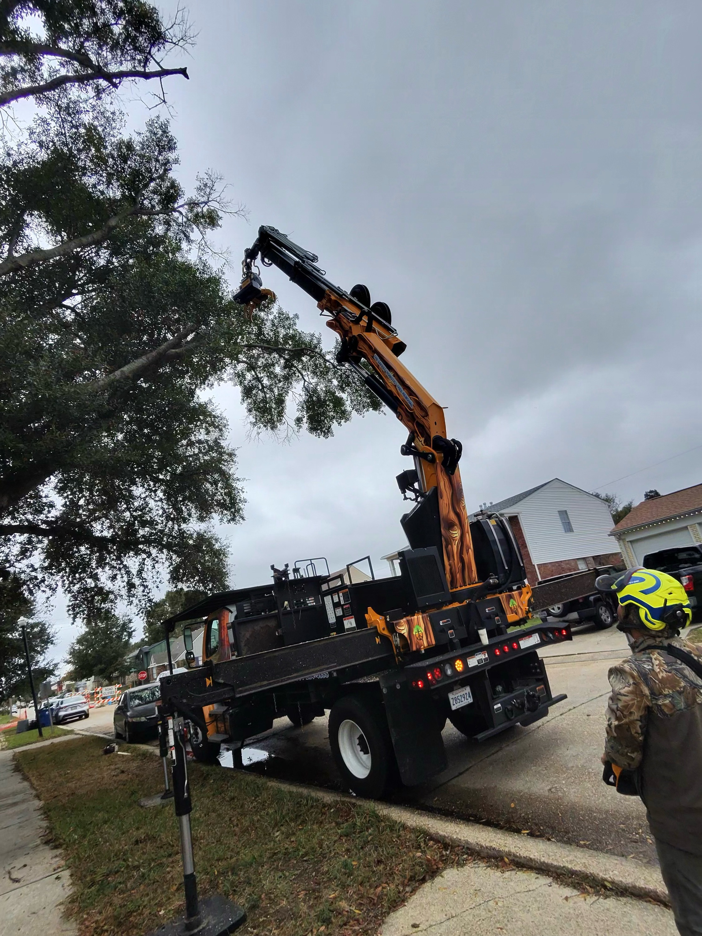 Tree Huggers Tree Service Logo