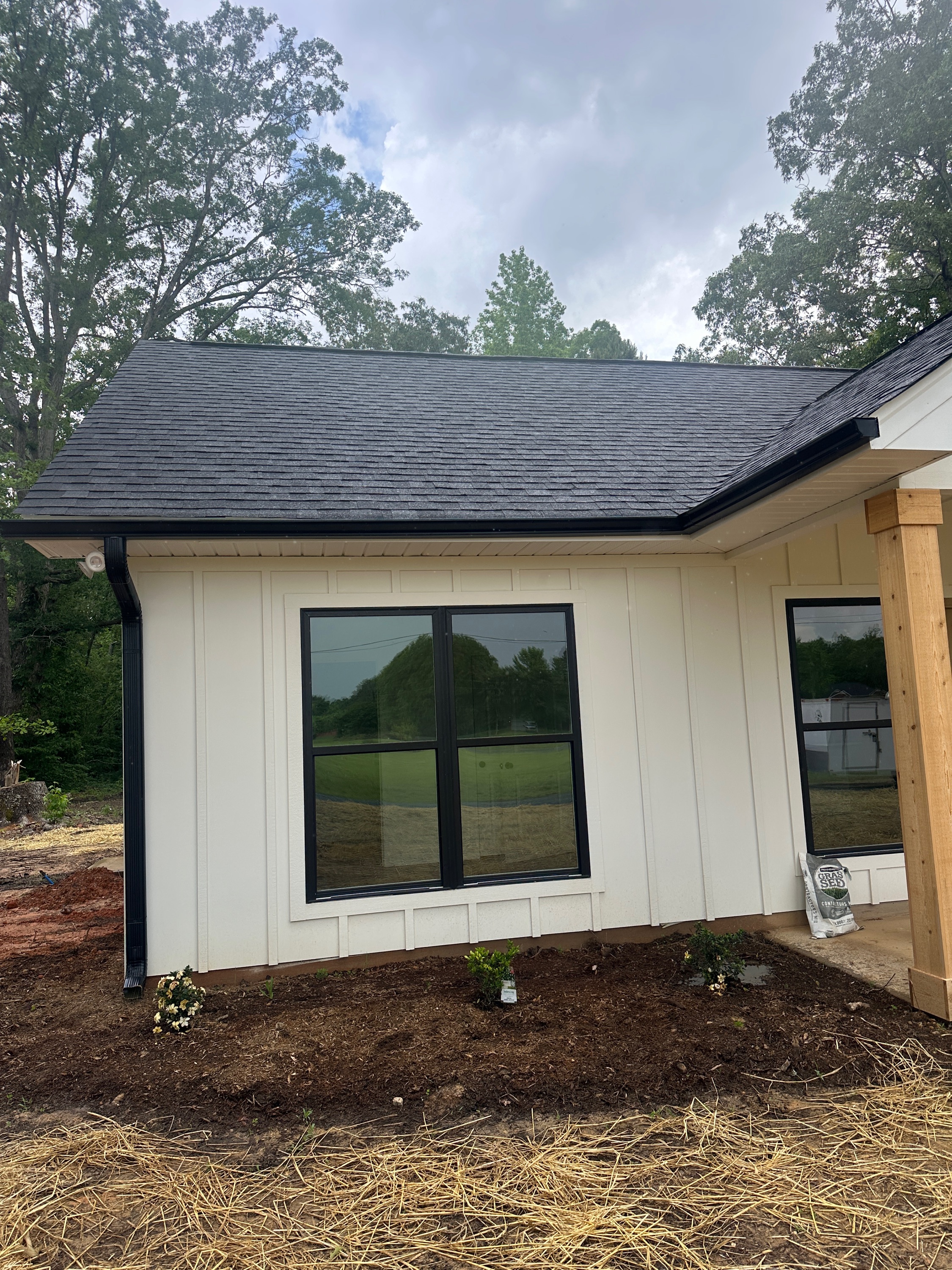 J and L Underground Utilities LLC Logo