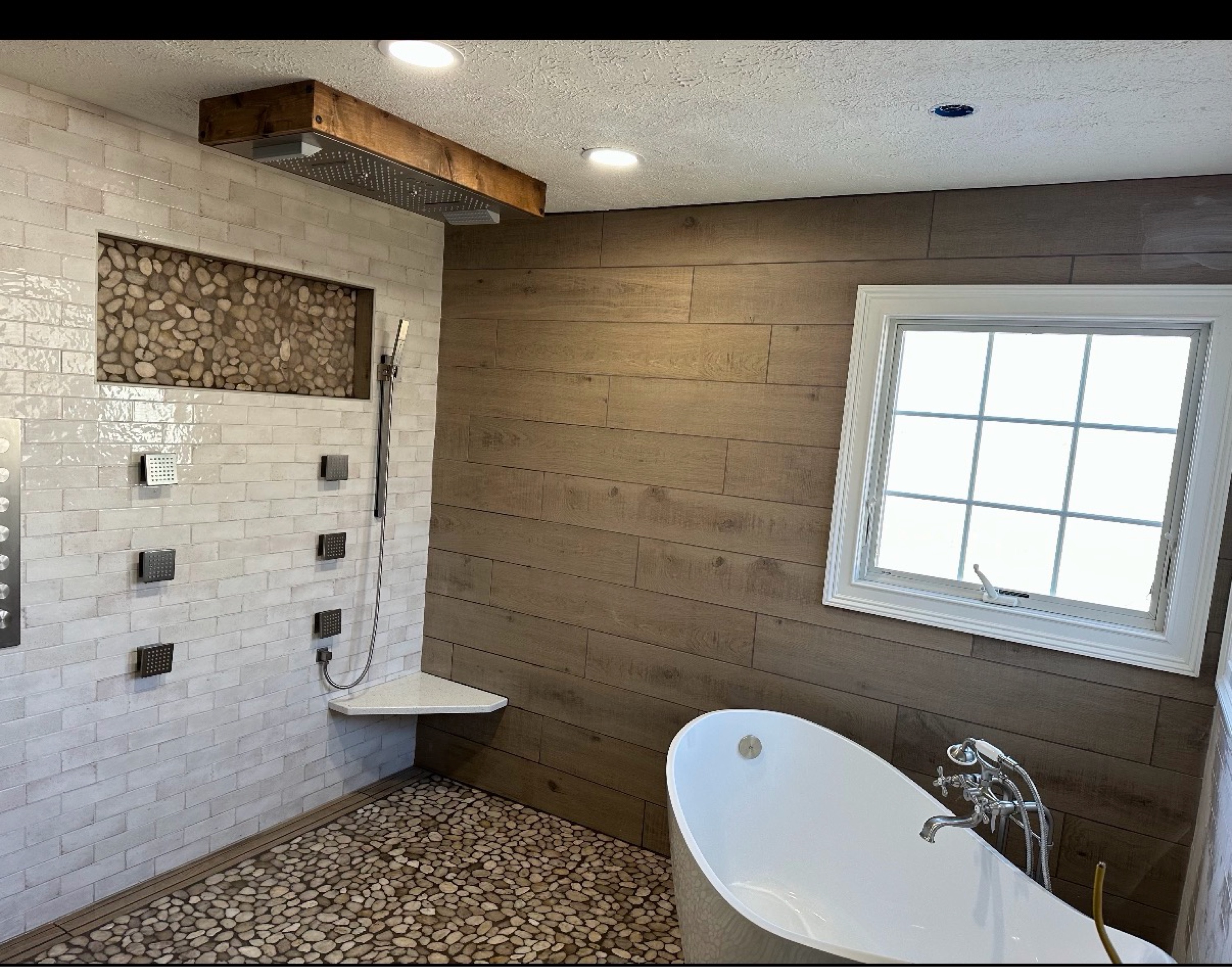 JLG Contracting & Renovation Logo