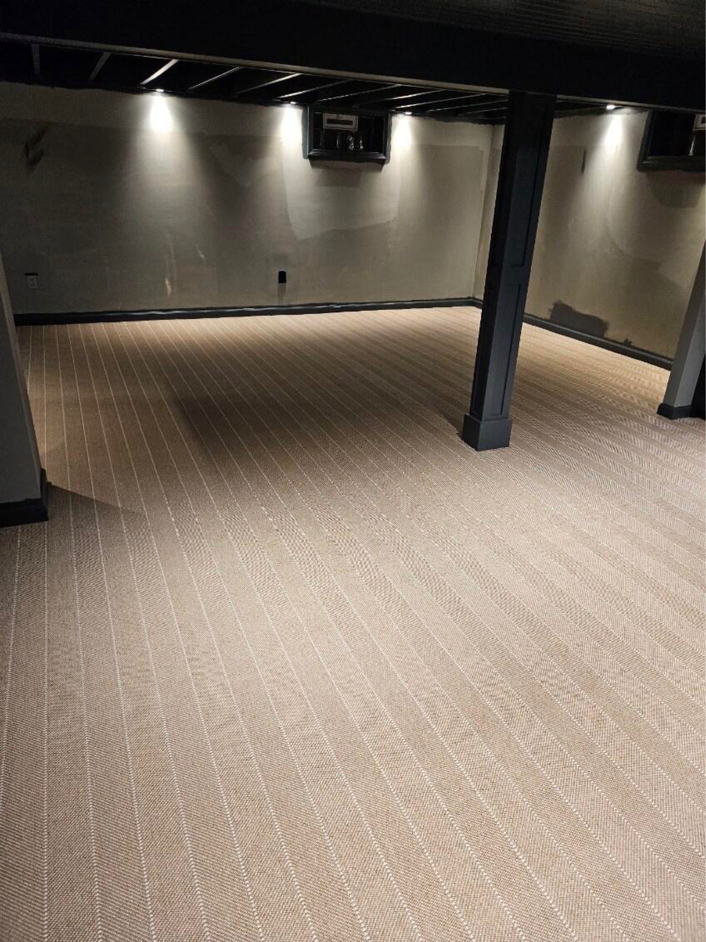 Victor's Carpet and Flooring Logo