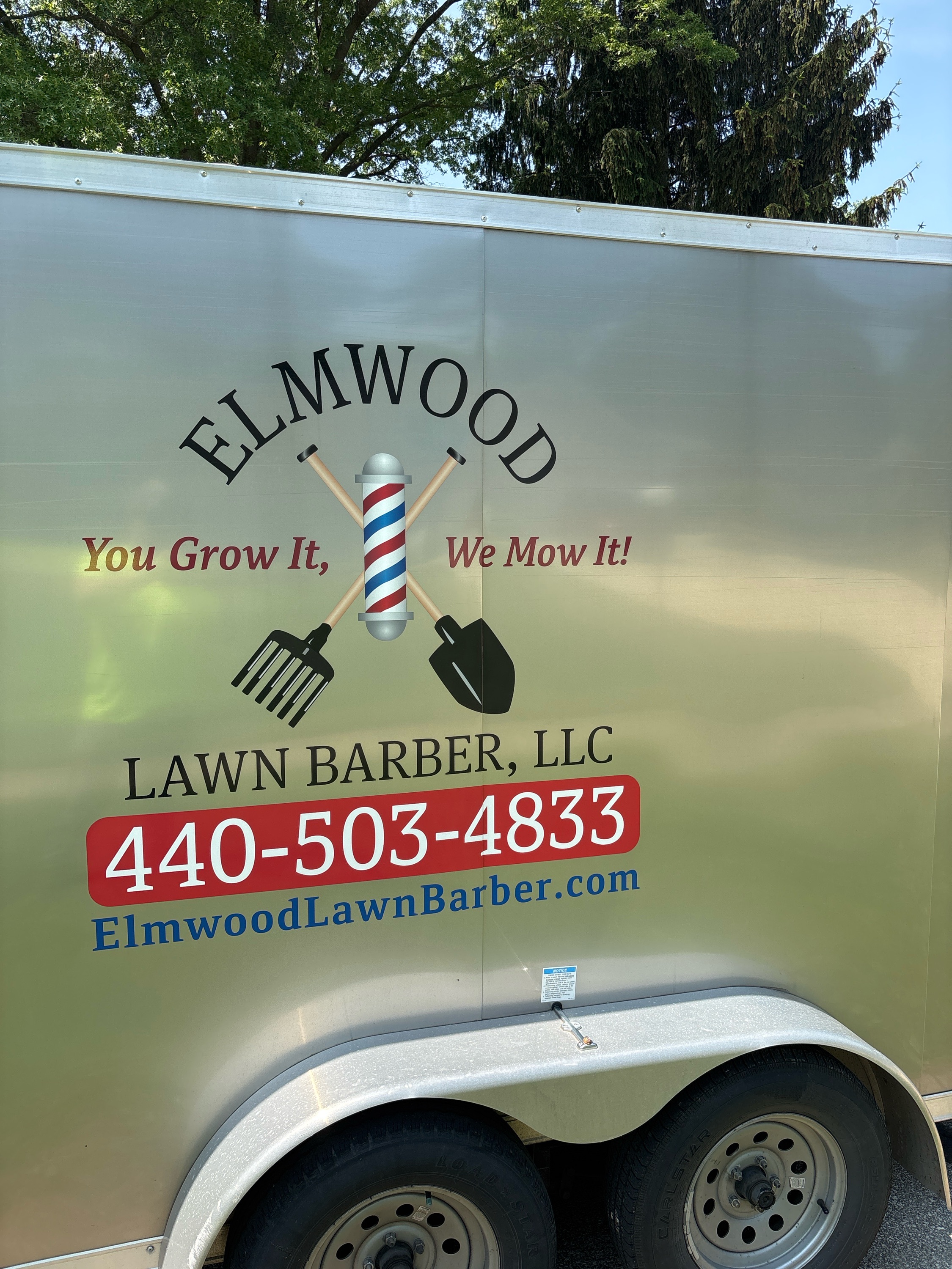 Elmwood Lawn Barber LLC Logo