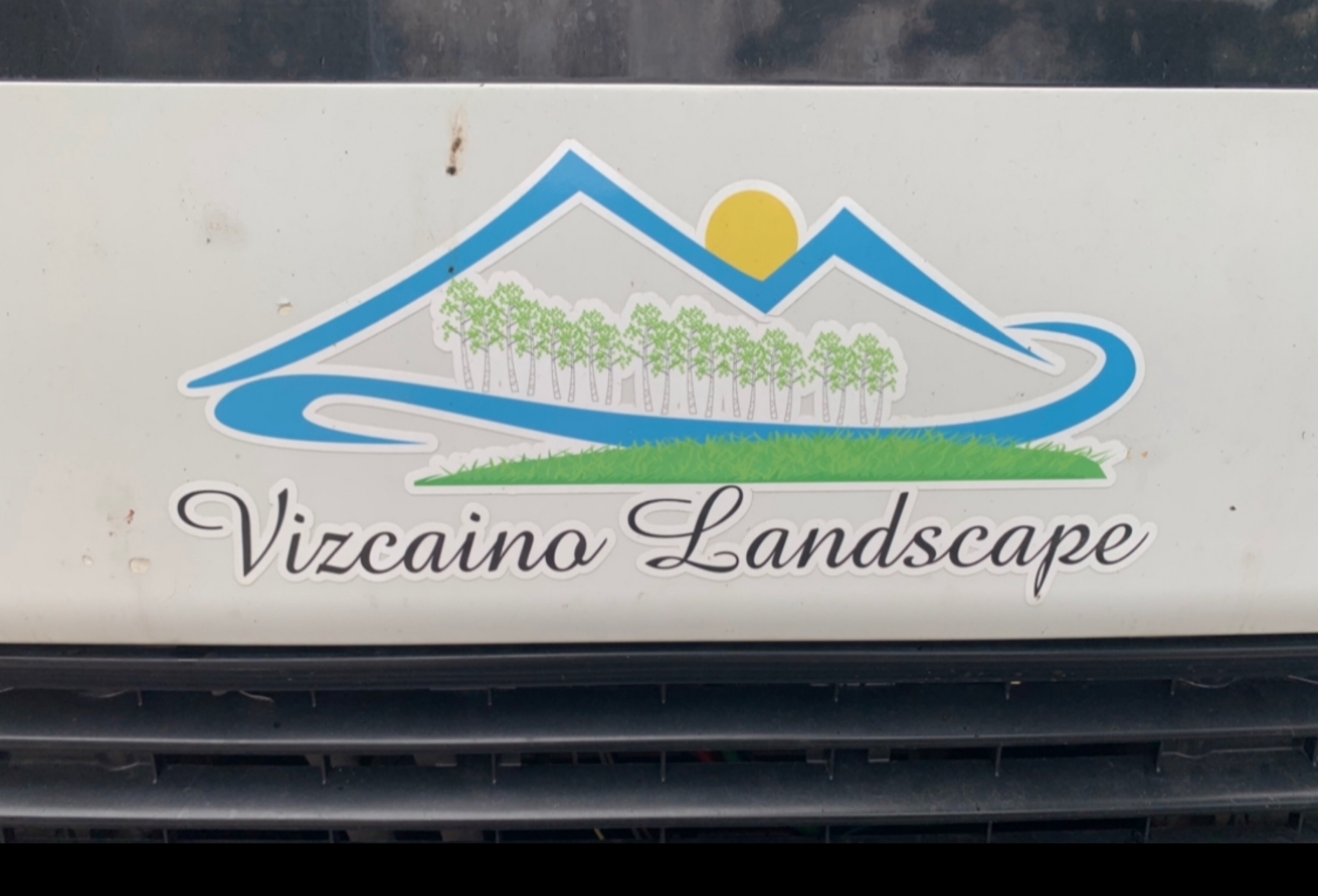 Vizcaino Landscape, LLC Logo