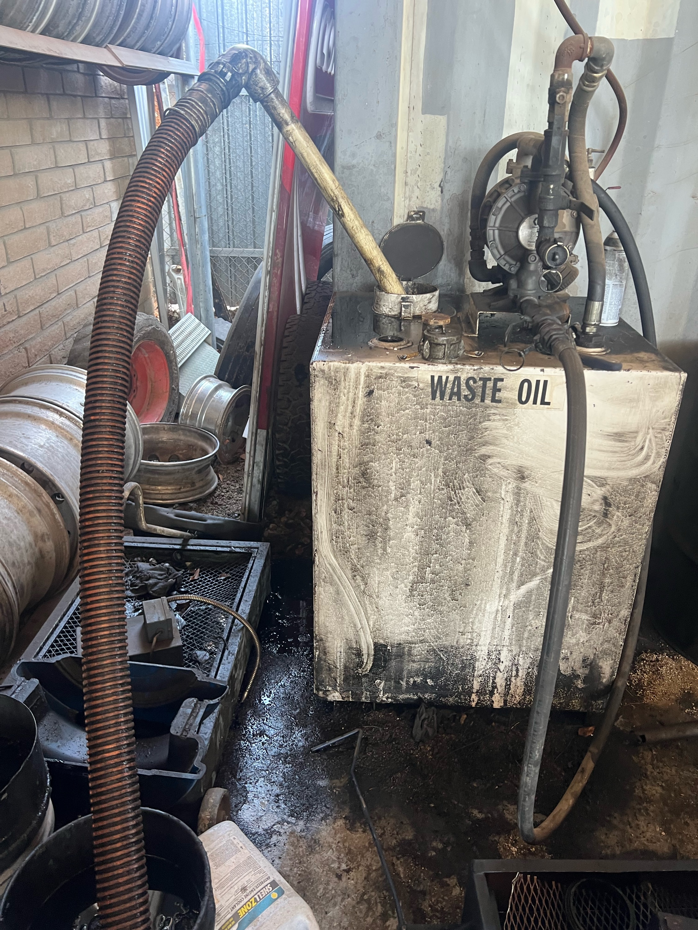 Waste Man Ran Oil Recovery Logo