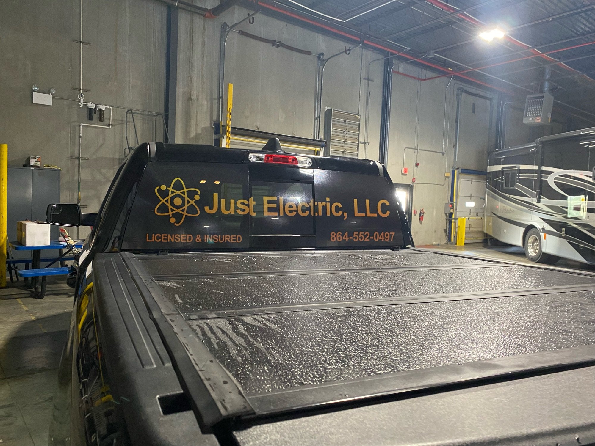 Just Electric, LLC Logo