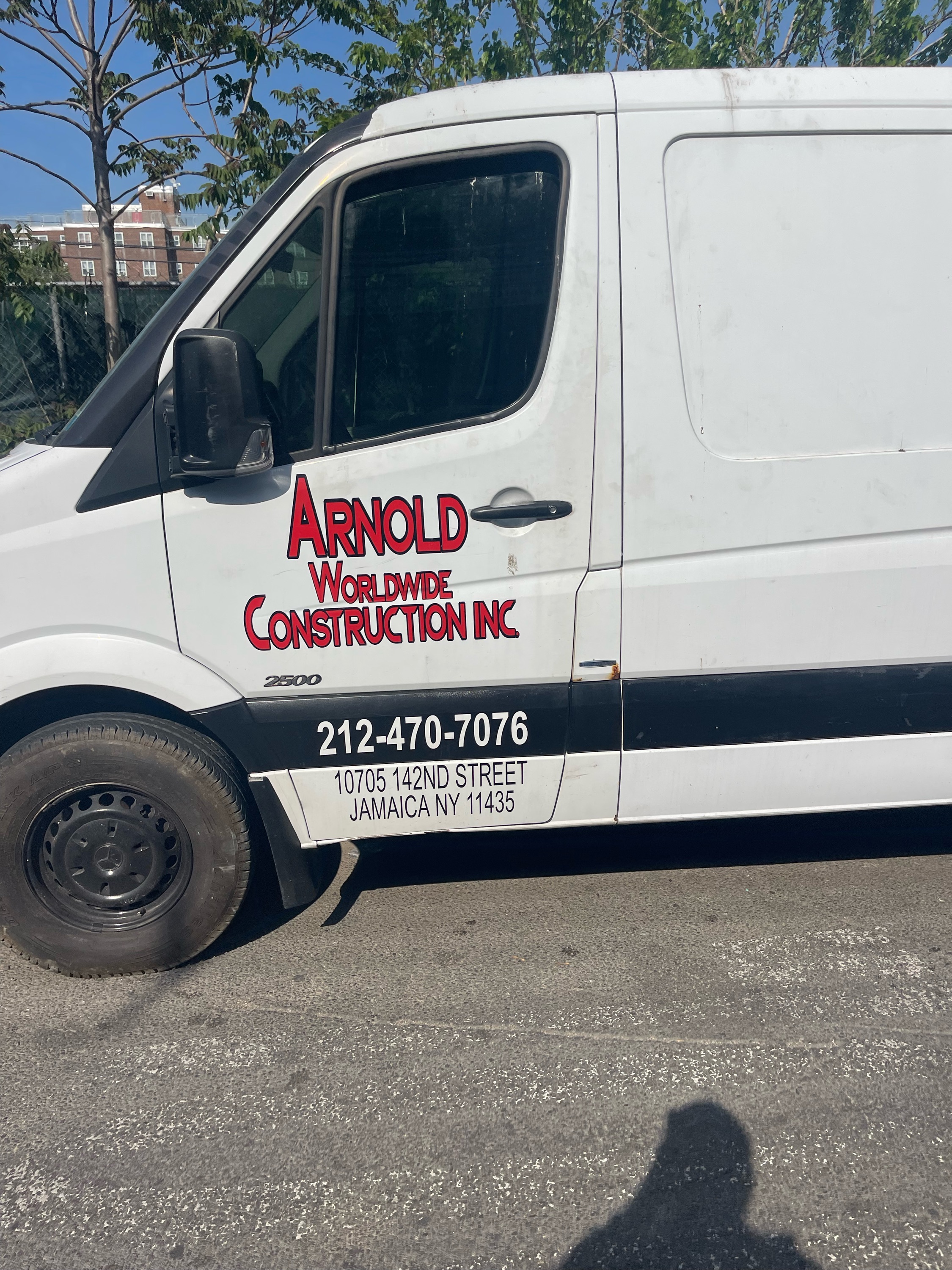 Arnold WorldWide Construction Inc. Logo