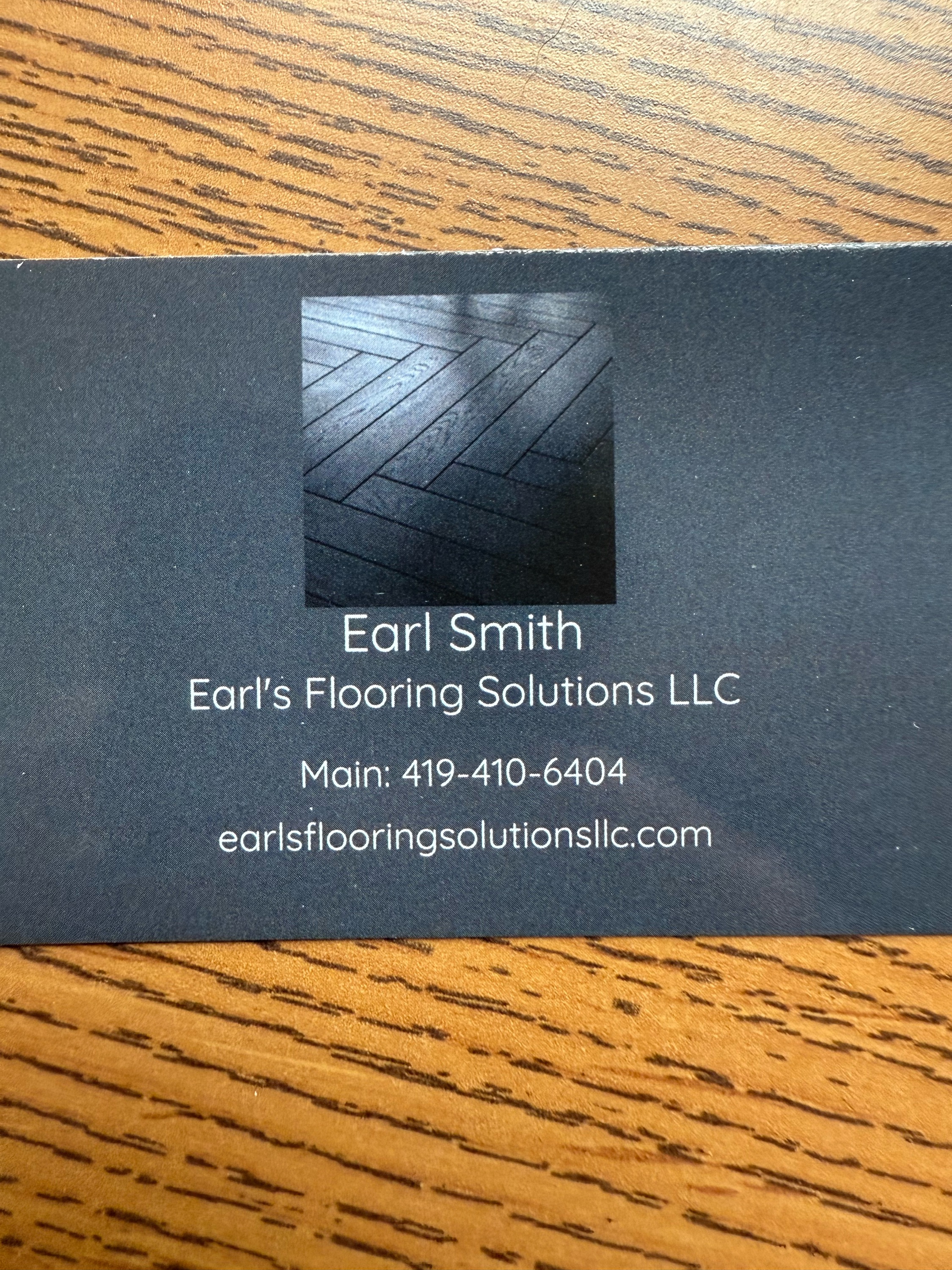 Earl's Flooring Solutions, LLC Logo