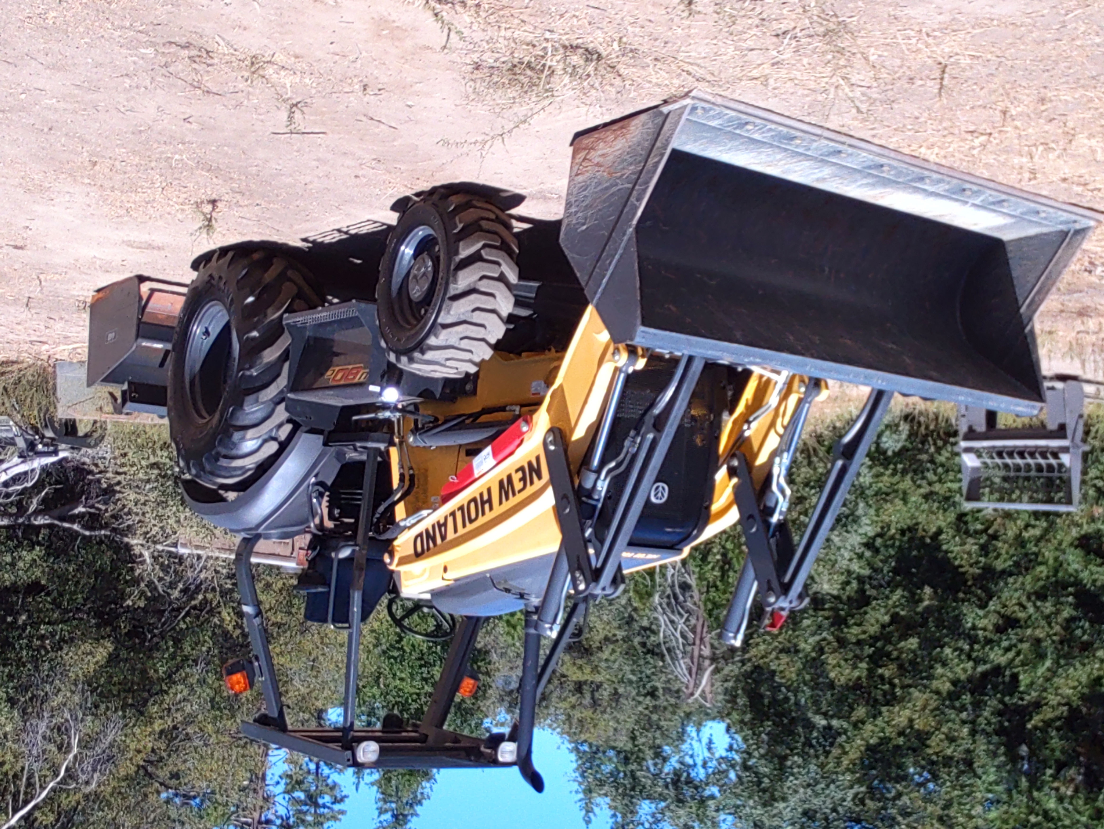 Mecchi Mountain Moving Logo