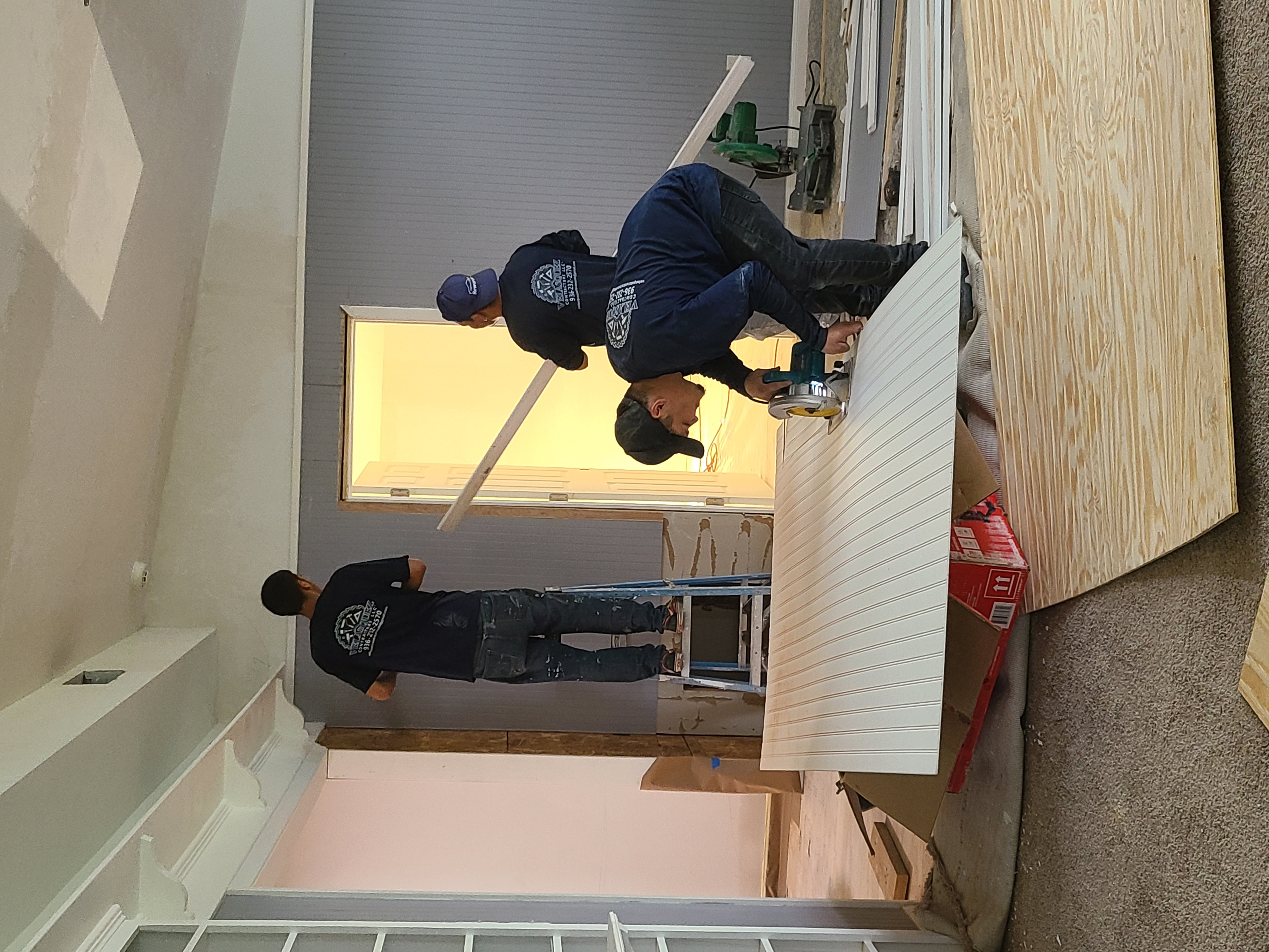Velasquez Contractors LLC Logo