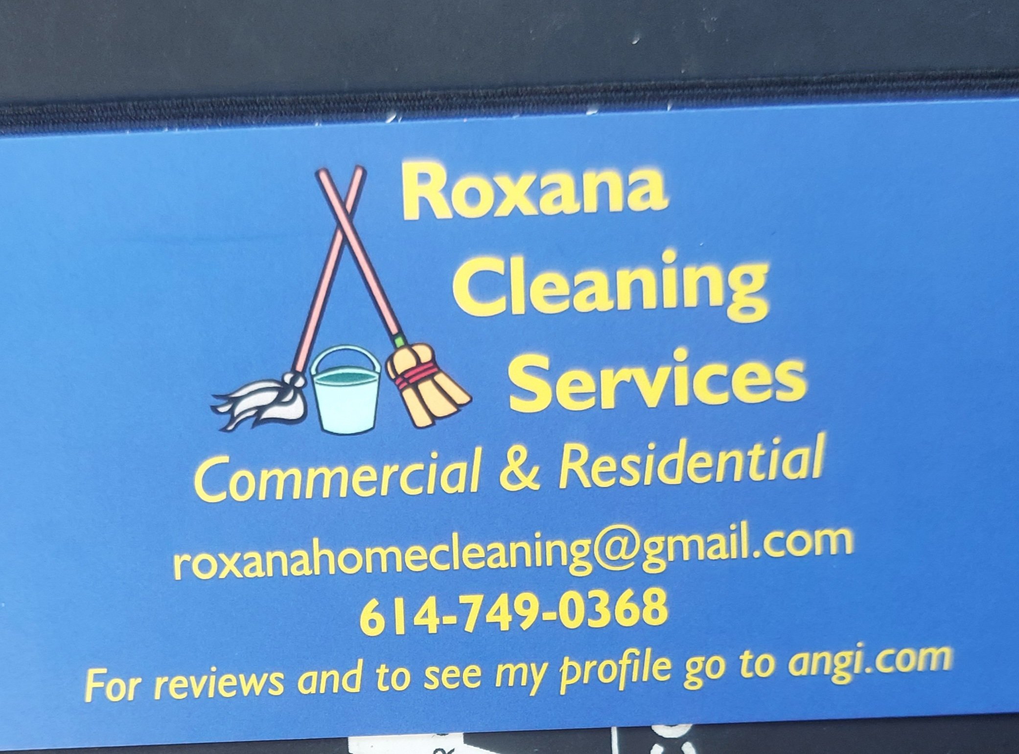 Roxana Clean Service Logo