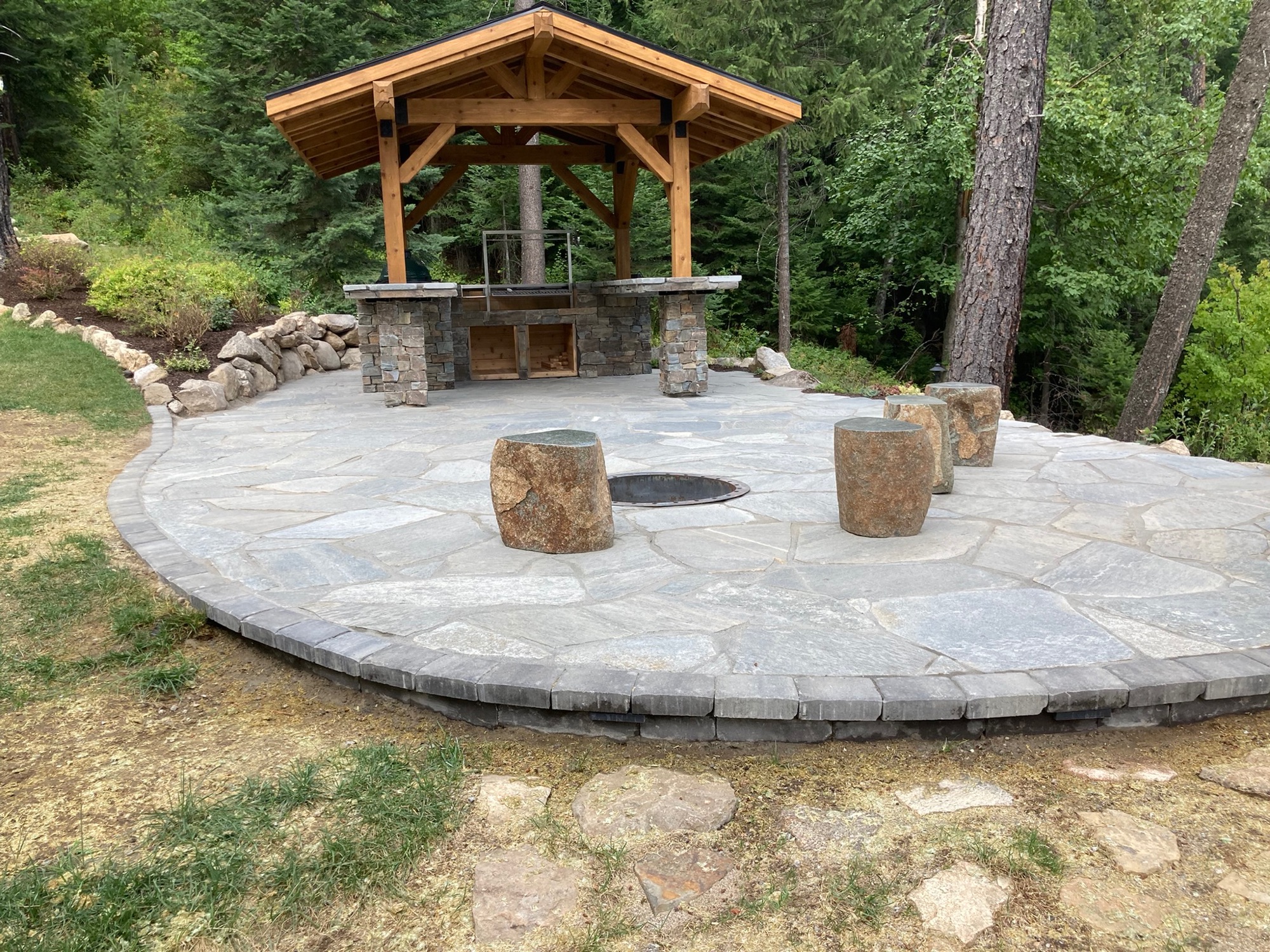 Geometric Landscape Construction LLC Logo