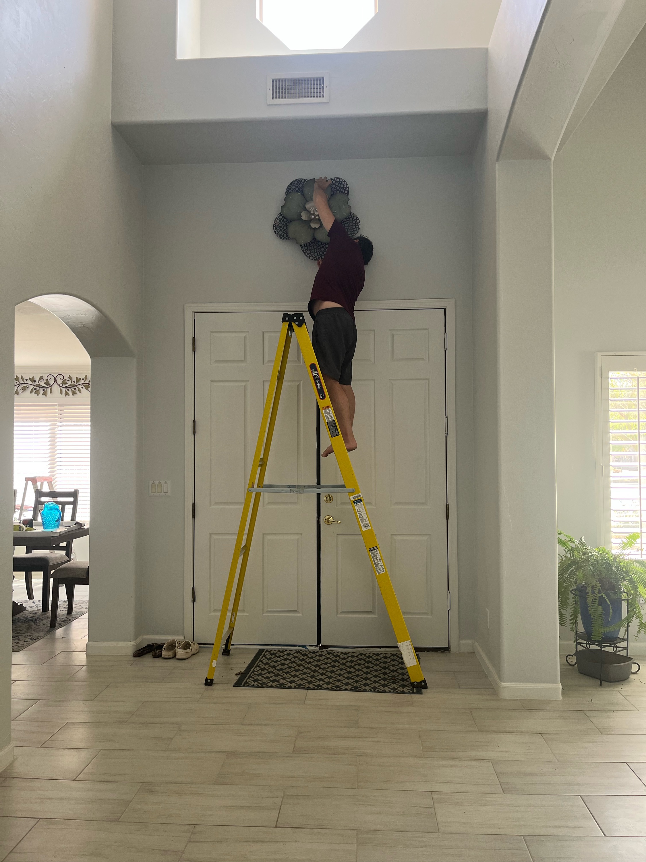 Louis Home Services Logo