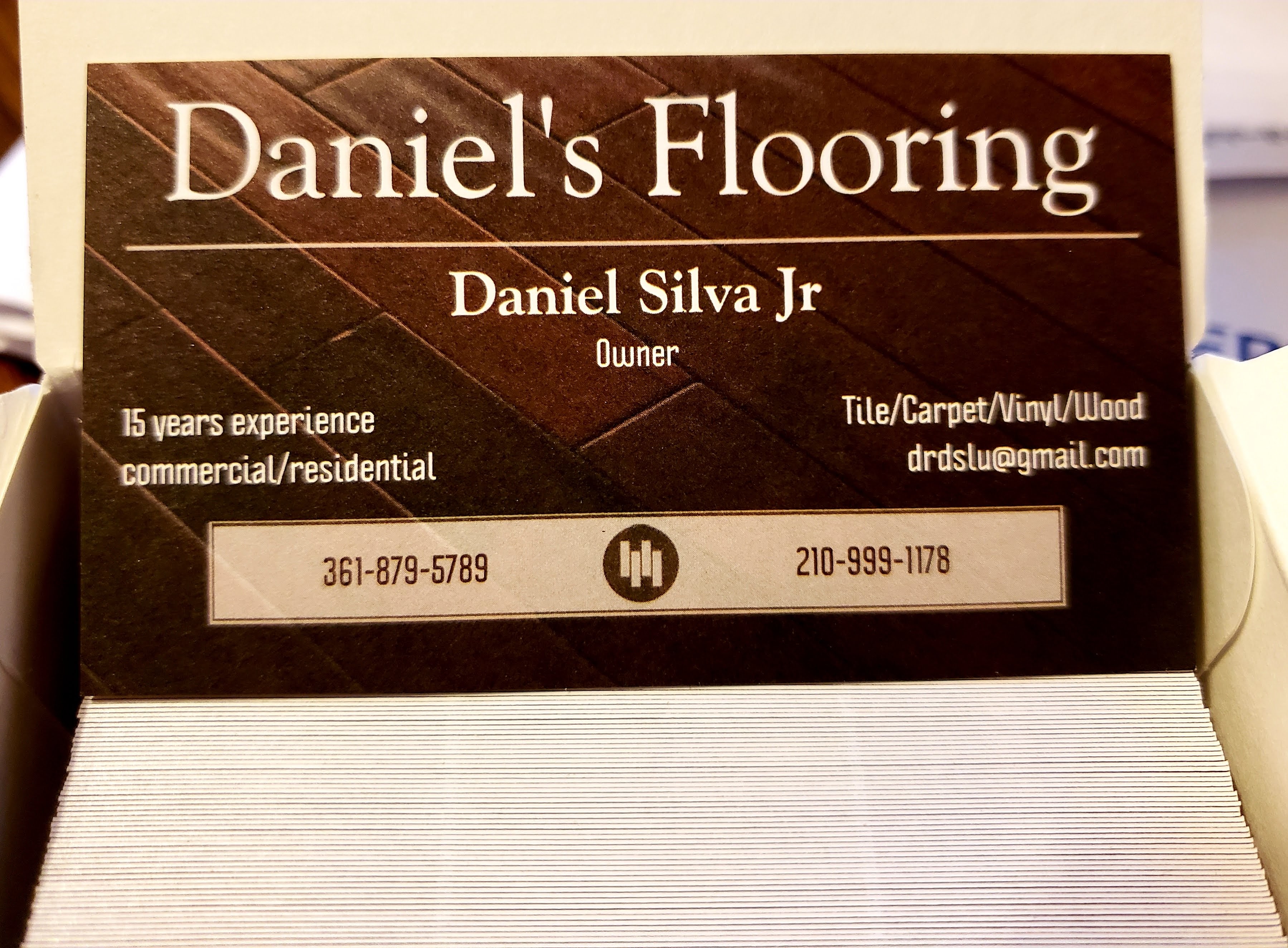 Daniel's Flooring Logo