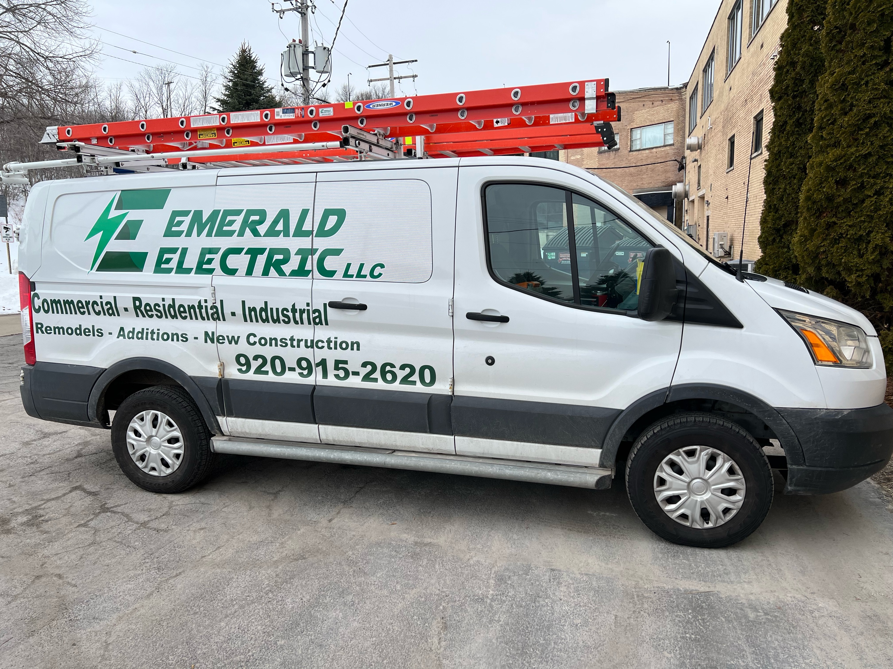 Emerald Electric, LLC Logo