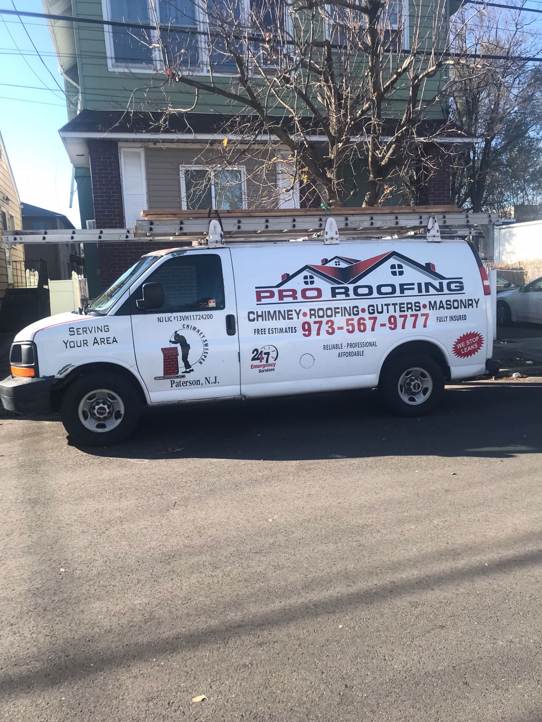 Pro Roofing, LLC Logo