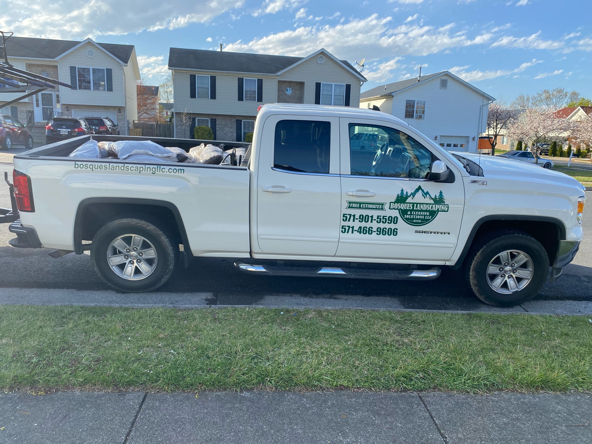Bosques Landscaping Cleaning Solutions Logo