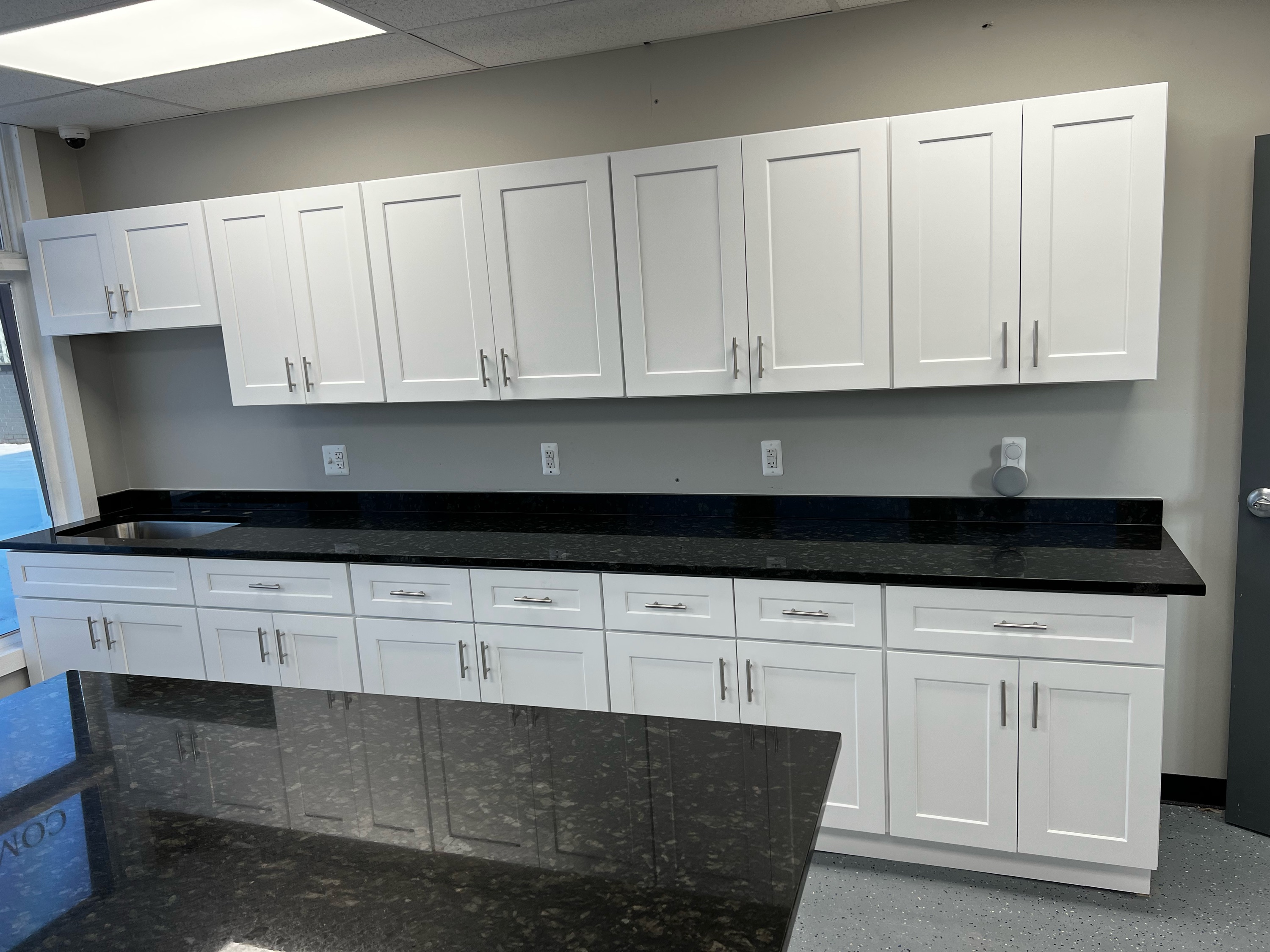 M.Z Flooring & Cabinets Logo