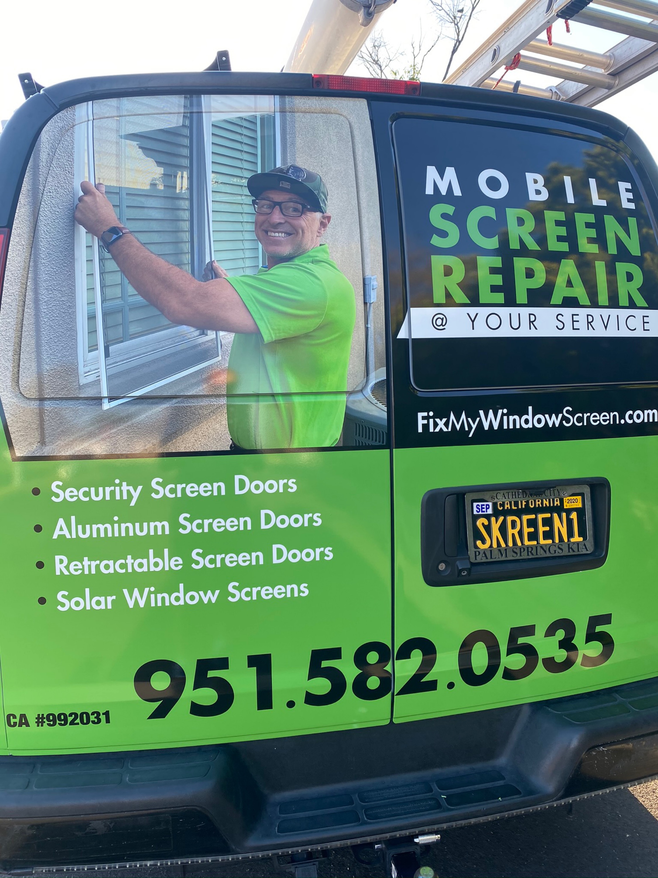 Mobile Screen Repair @ Your Service Logo