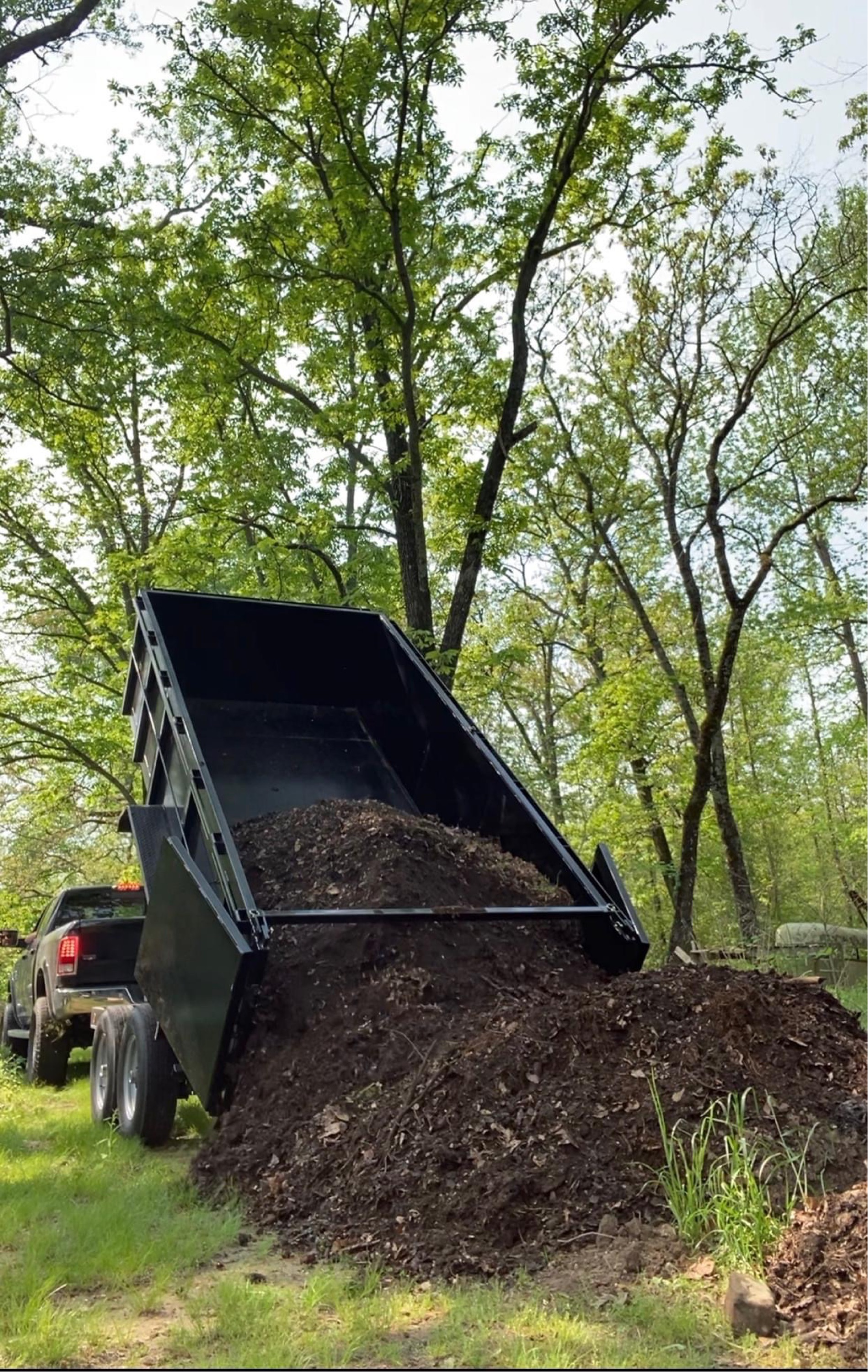 Sims' Hauling and Dumpster Service Logo