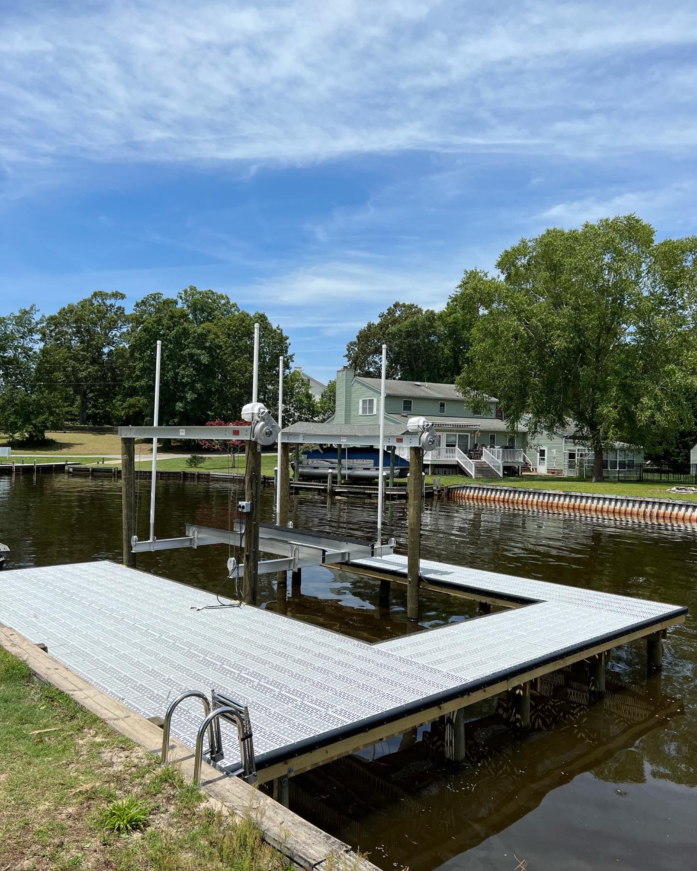 Spence Marine Construction LLC Logo