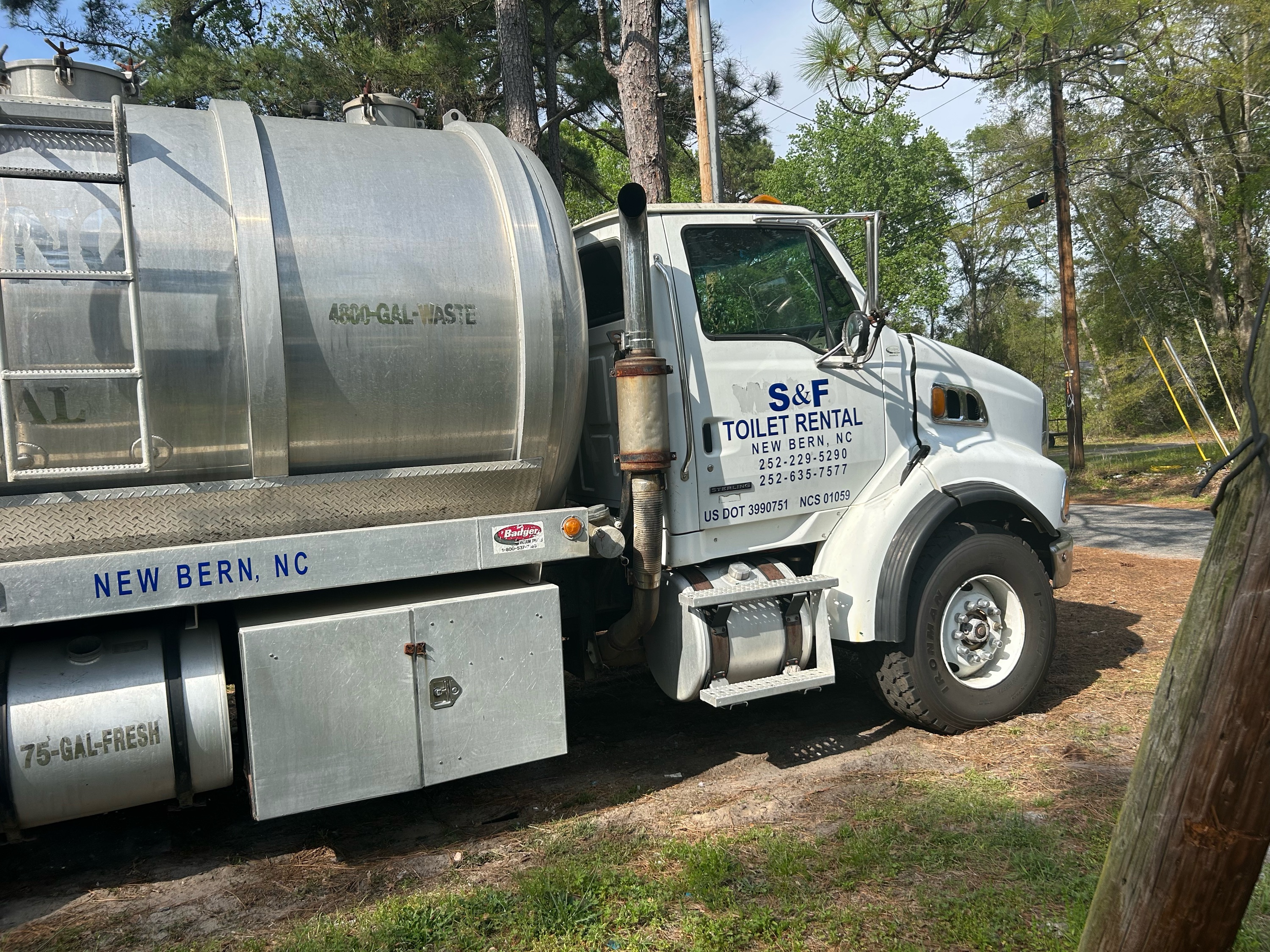 S & F Toilet Rental Logo