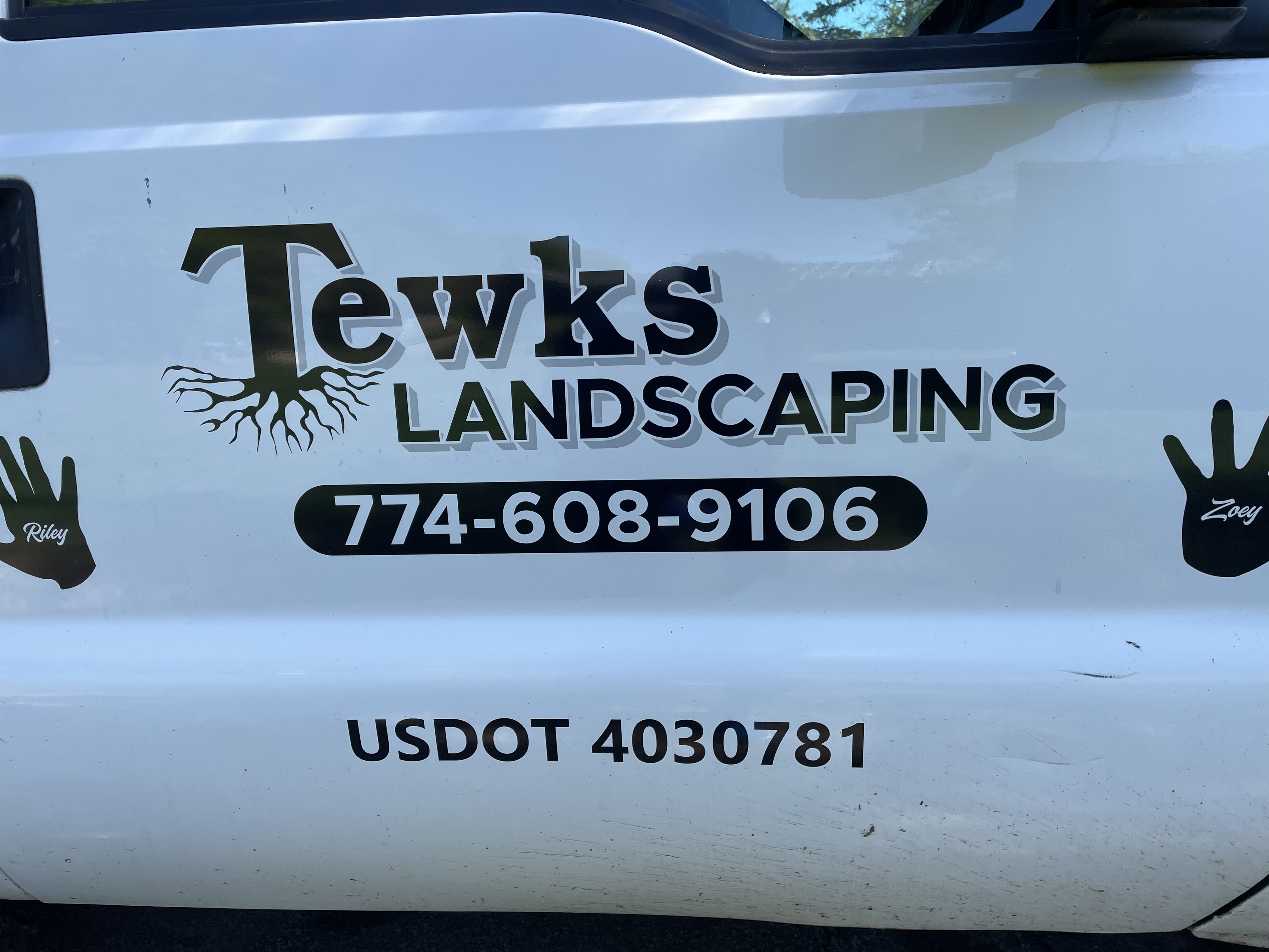 Tewks Landscape Logo